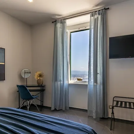 Golden View Holidays דירה