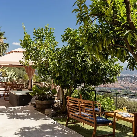 Golden View Holidays דירה