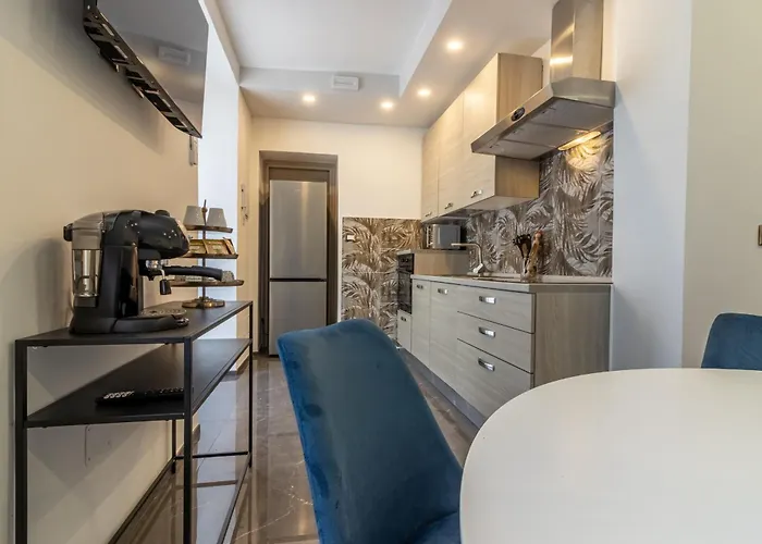 Golden View Holidays Apartment